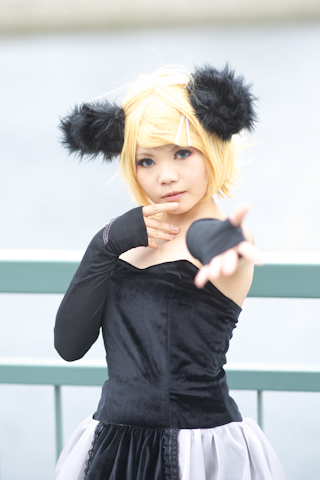 【爱游戏体验】严打走私 印度孟买港缴获大量A级紫檀木